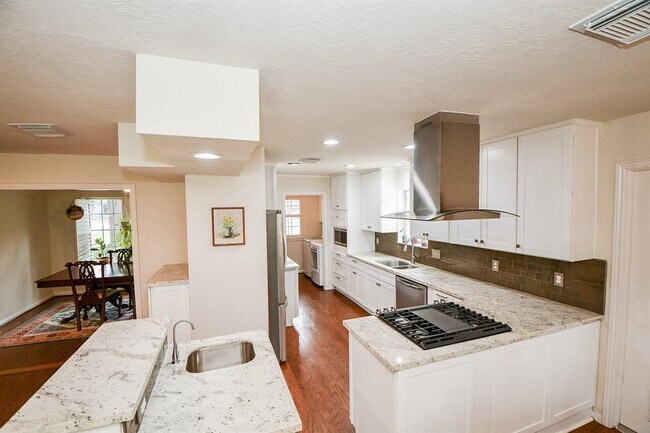 Building Photo - 10809 Colony Wood Pl