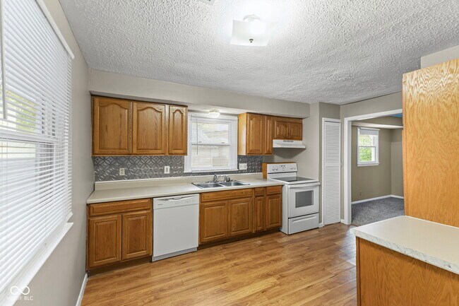 Foto del edificio - 420 S East St