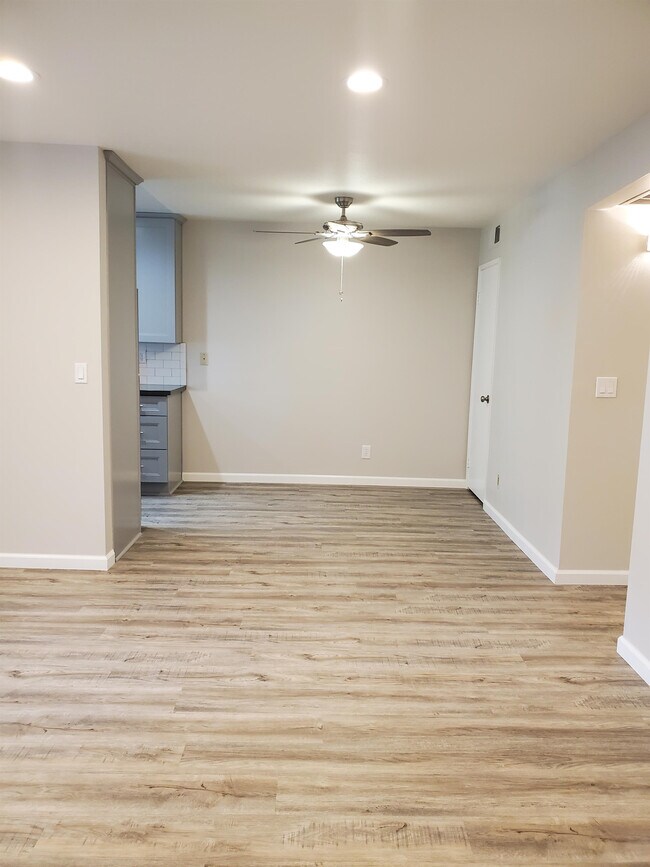 Building Photo - 18149 W Sundowner Way