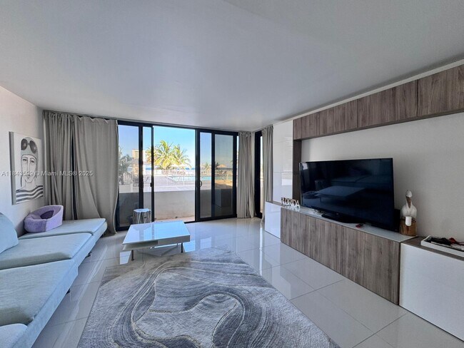 Building Photo - 2201 S Ocean Dr