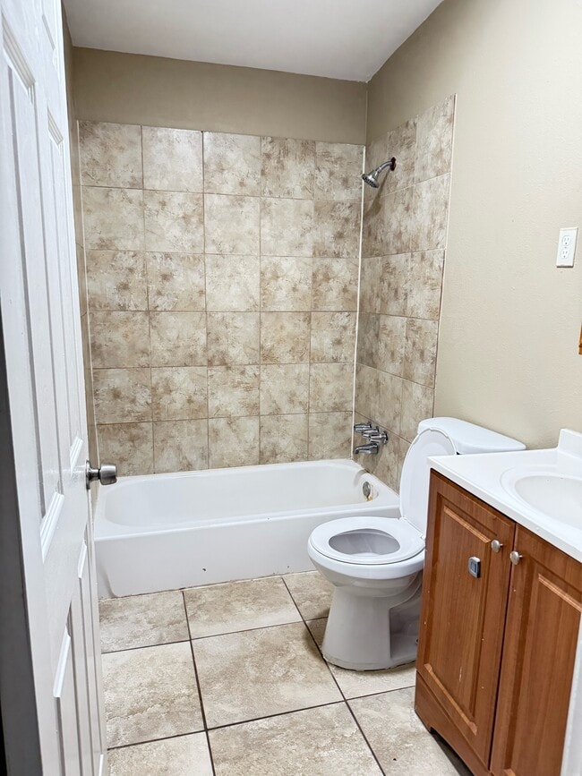 Building Photo - 3007 Bobolink St