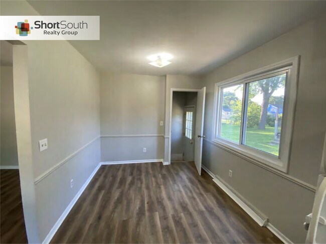 Foto del edificio - 4017 Burchfield Dr
