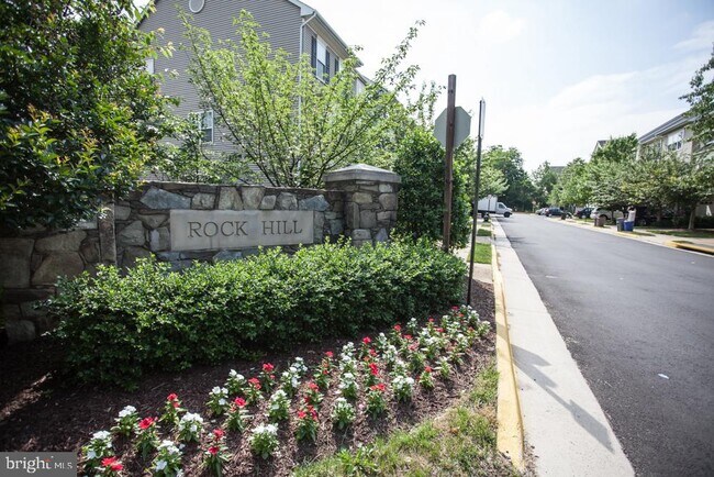 Building Photo - 2170 Capstone Cir