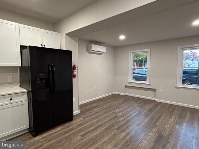 Foto del edificio - 566 E High St