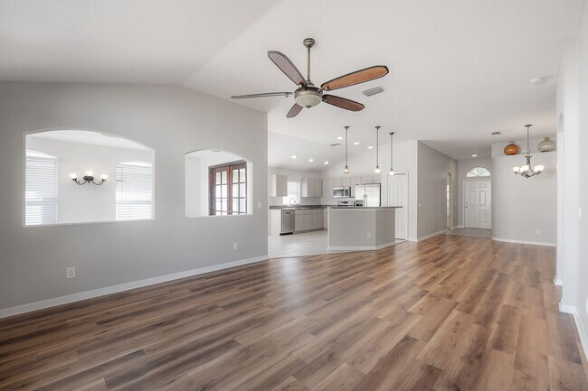 Foto del edificio - Brandon - 3 Bedroom 2 Bath Home in Gated C...