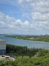 Building Photo - 100 Bayview Dr