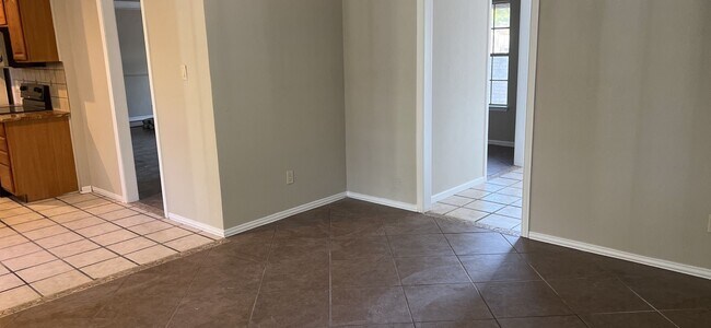 Foto del edificio - 3 bedroom 2 bathroom! HOUSING ACCEPTED!