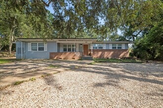 Building Photo - 207 Iris Cir