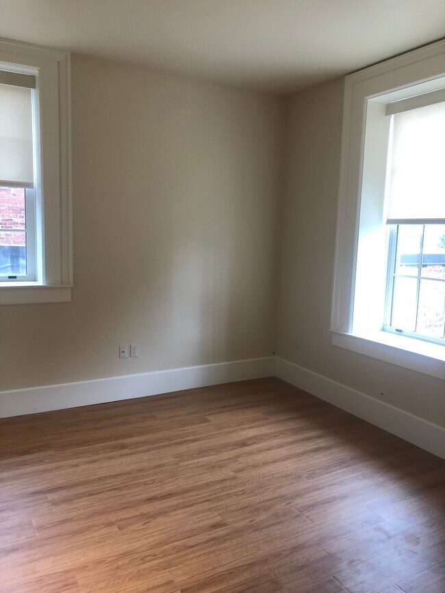 Foto del edificio - 400 South Superior Street, Unit Loft 202