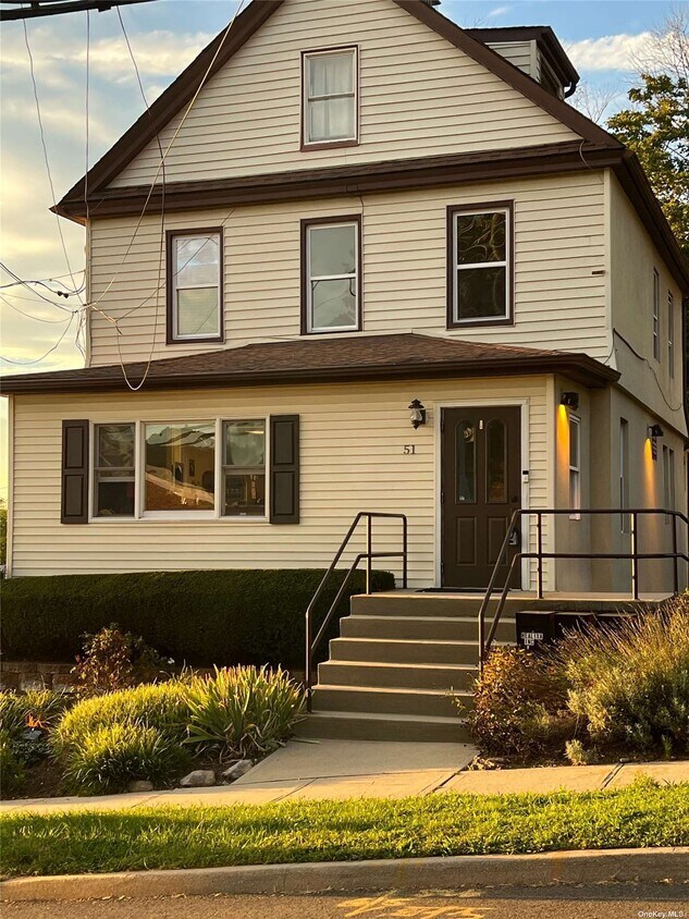 Primary Photo - 51 Elm St