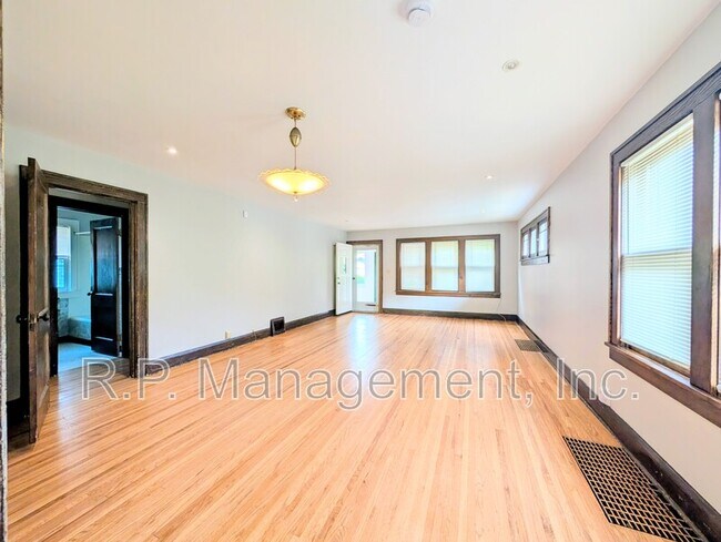 Foto del edificio - 5050 30th Ave S