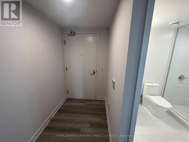 Building Photo - 238 Simcoe St