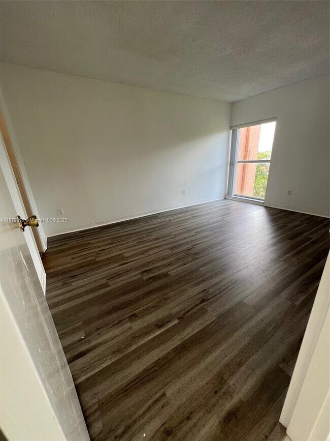 Foto del edificio - 2160 SW 16th Ave