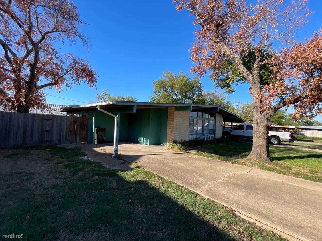 612 Mary Lake Dr, Bryan, TX 77801 Townhome Rentals in Bryan TX