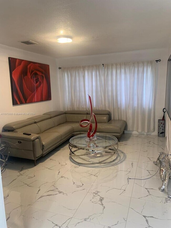 Foto del edificio - 1217 NW 99th St