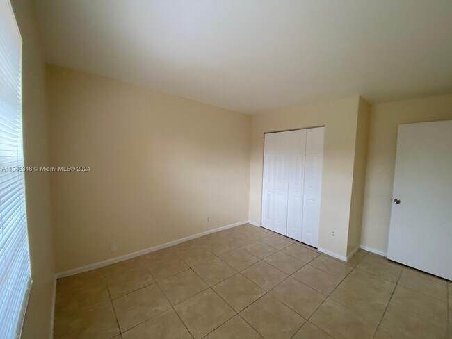 Foto del edificio - 5955 NW 28th St