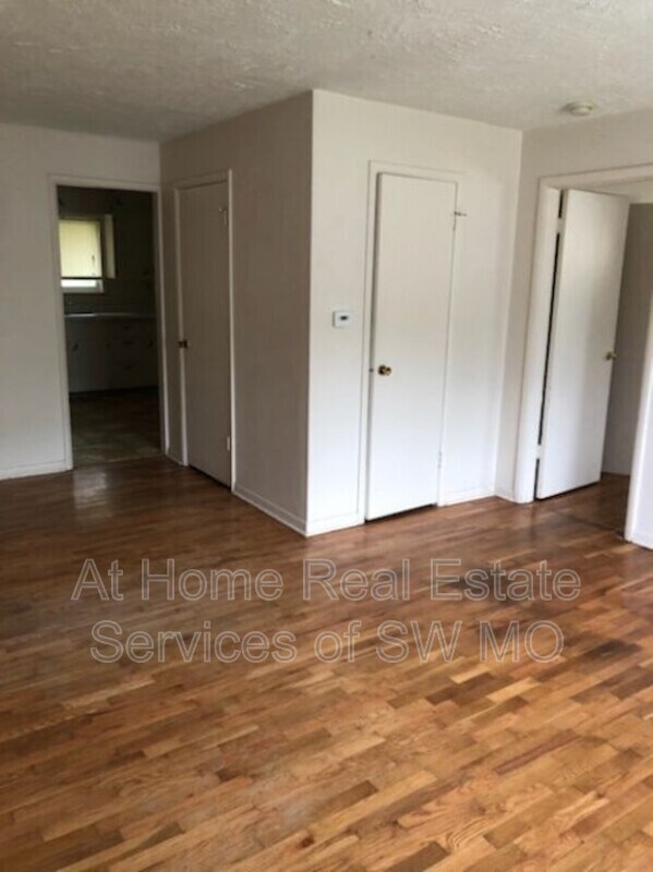 Foto del edificio - 2619 E Linwood St