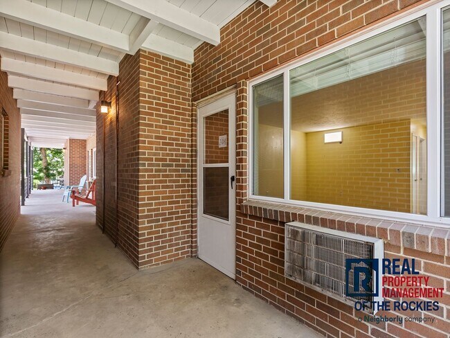 Foto del edificio - Charming 2 Bed, 1 Bath Condo in Prime Location!