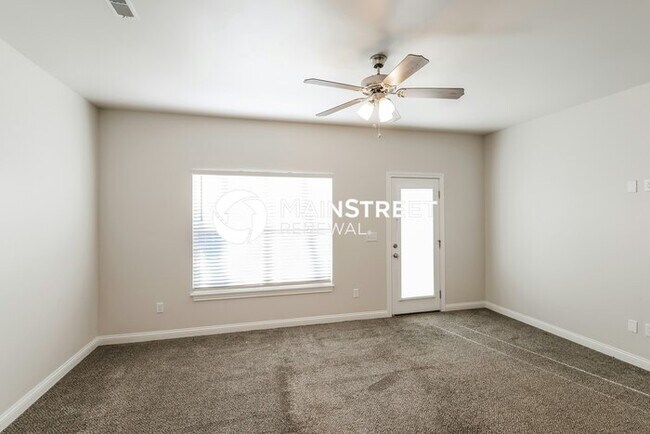 Foto del edificio - 3 Bedroom Pet-Friendly Home in CHARLESTOWN, IN with Main Street Renewal