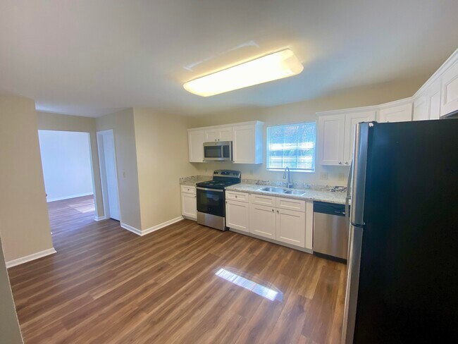 Foto del edificio - 1694 Jeffrey Ln