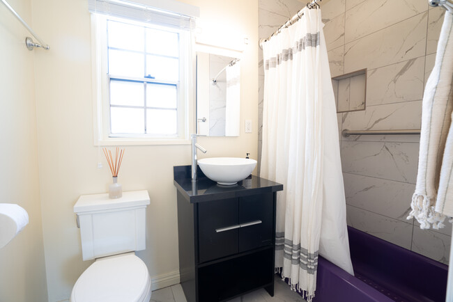 Full Bathroom - 126 W Walnut Ave