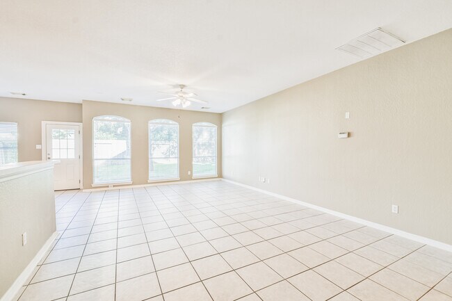 Living Room - 12915 Oakwood Manor Dr