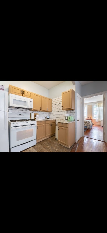 Building Photo - 153 E 37th St