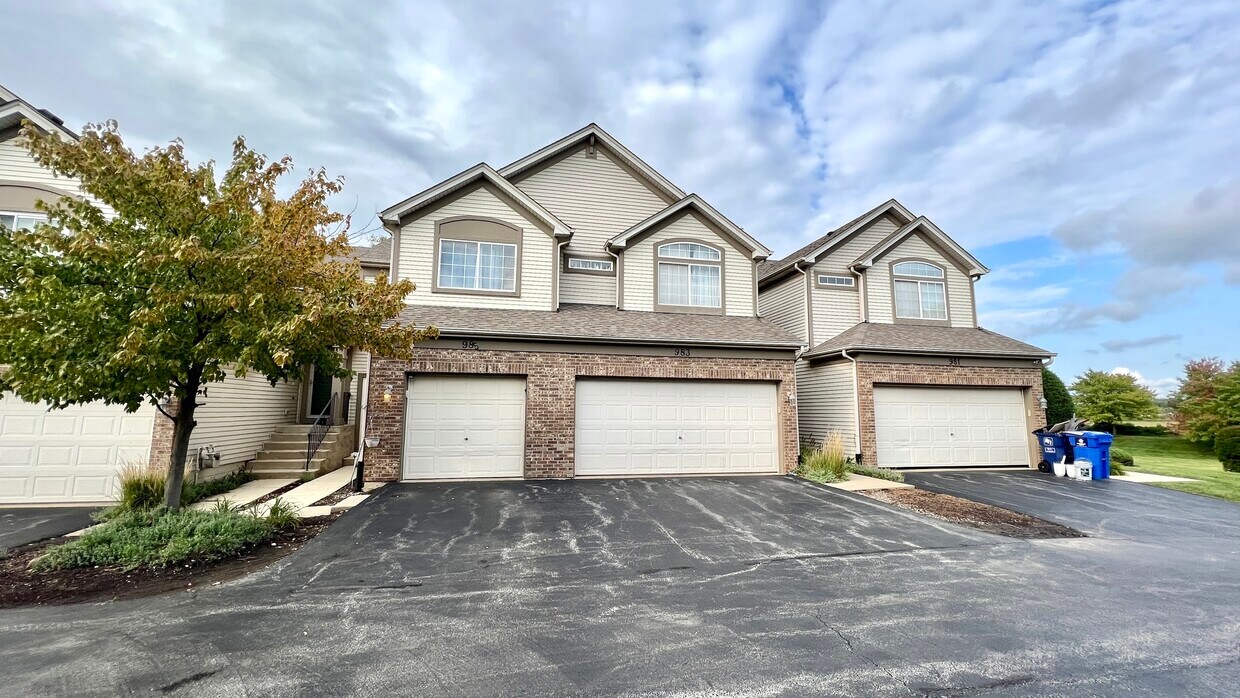983 Park Hill Cir, Aurora, IL 60502 Townhome Rentals in Aurora IL