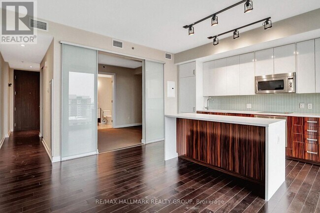 Photo du bâtiment - 300 Lisgar St