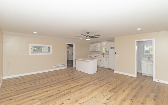 Building Photo - Recently Remodeled Home in Vista!