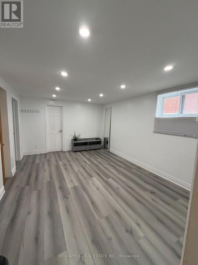 Building Photo - 34 Ludgate Dr