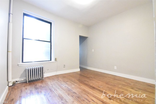 Building Photo - 3 br, 1 bath Apartment - 222 W 116th St