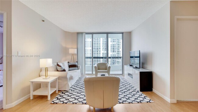 Foto del edificio - 3600 Mystic Pointe Dr