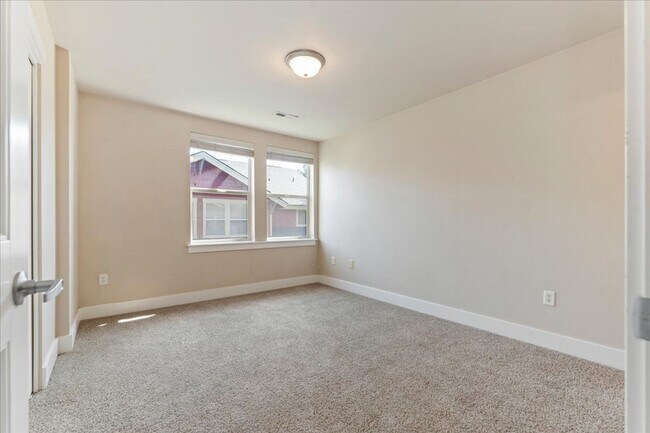 Building Photo - 9947 W Rosecroft Ct