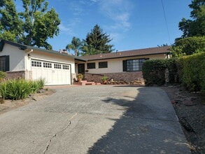 Building Photo - 276 Deepstone Dr