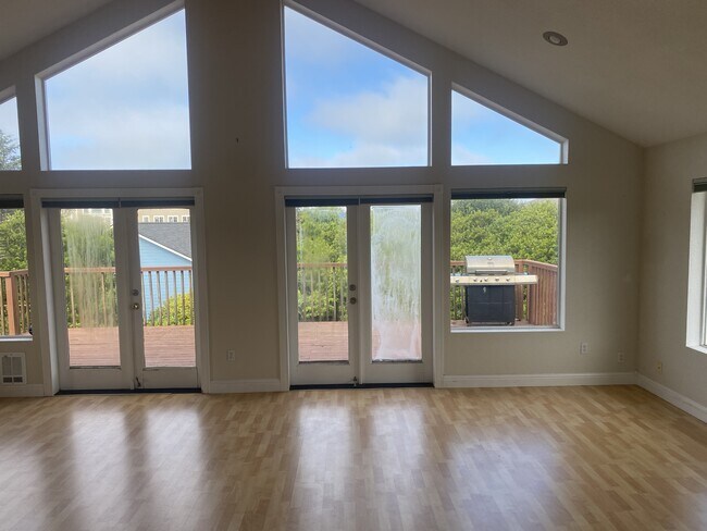 Foto del edificio - 399 Ocean Shores Blvd SW