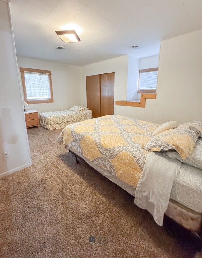 Building Photo - SHORT TERM 6 MONTH ONLY - Dog Friendly 3 b...
