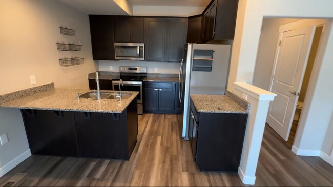 Building Photo - Spacious & Stylish 3-Bed, 2.5-Bath Townhom...