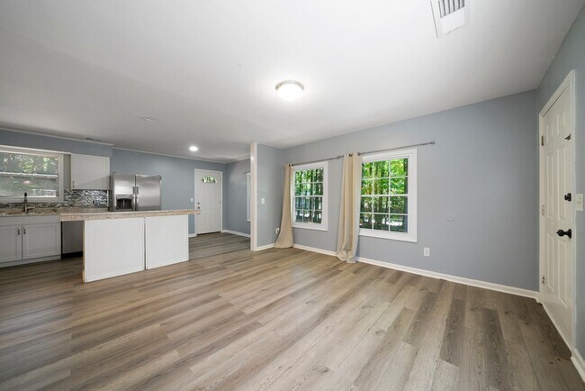 Building Photo - 698 Bellemeade Dr SW