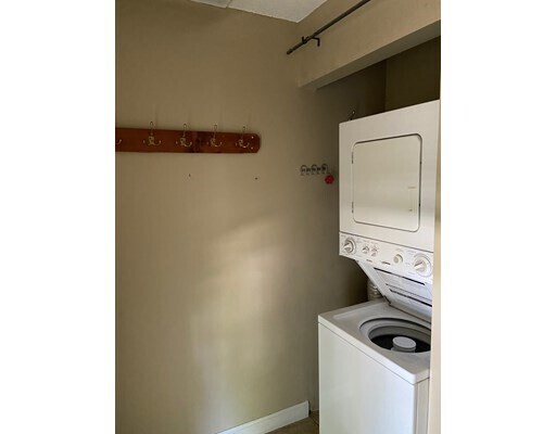 Building Photo - 32 Village Brook Ln