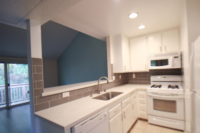 Foto del edificio - 7101 Farralone Ave