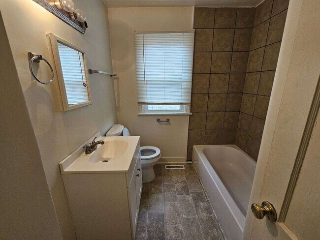 Foto del edificio - 3 Bedroom / 1 Bath Rental on Fourqurean