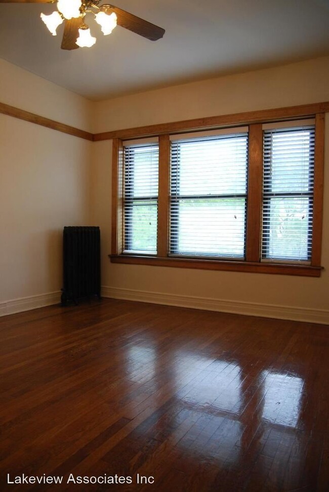 Building Photo - 2540 N Racine Ave