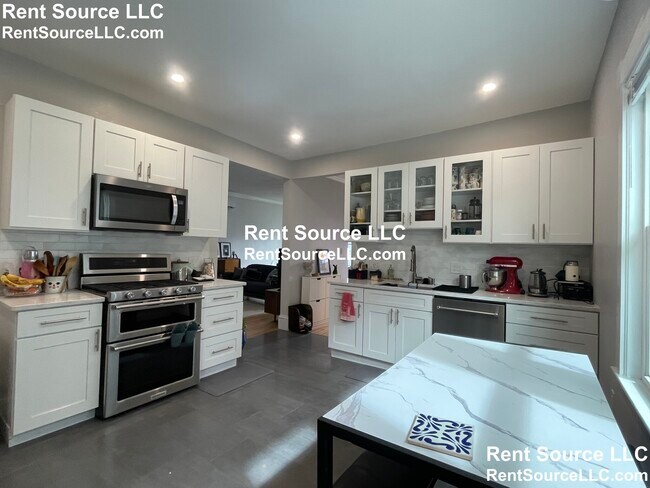 Building Photo - 12 Seven Pines Ave