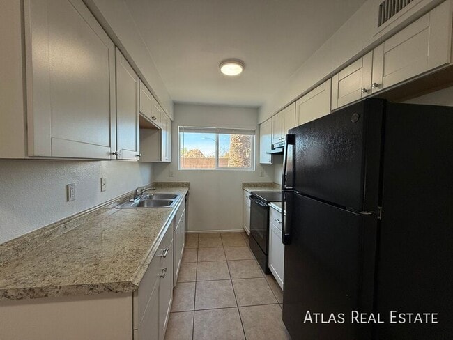 Photo - 1045 E University Dr Apartment