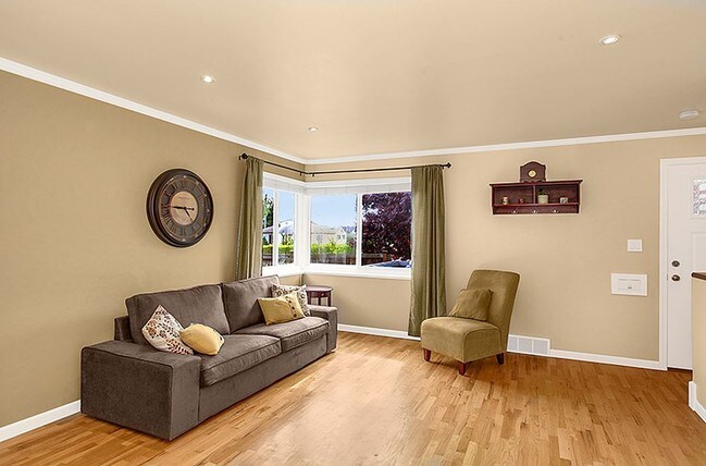 Building Photo - 6056 Fauntleroy Way SW