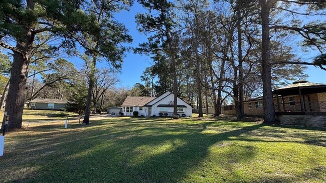 Foto del edificio - 9215 Lake Conroe Dr