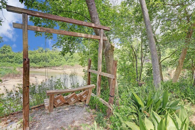 Foto del edificio - 19 Crestwood Dr