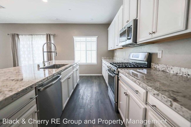 Foto del edificio - 3 br, 2.5 bath House - 525 Thea St #1412