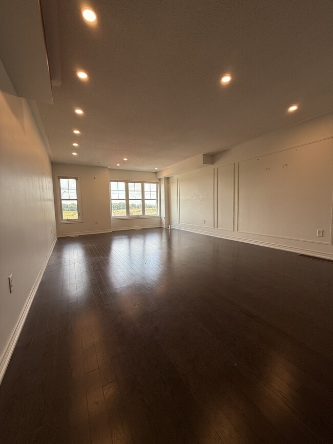 Building Photo - 57 Padbury Trl